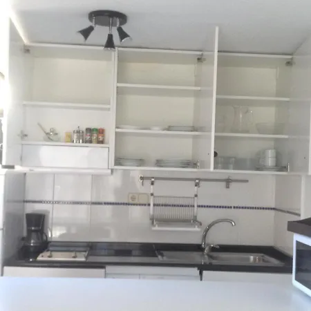 Bonito Apartamento A 700 Metros De La Playa Con Piscina Comunitaria. Apartment *